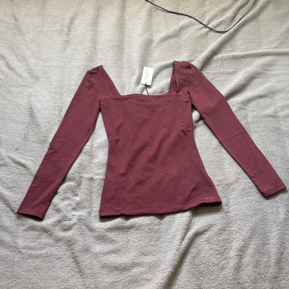 NWT aritzia contour long sleeve
